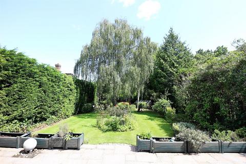Midway House Oakwood Close, Chislehurst, BR7 5DD