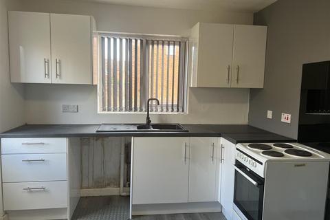 2 bedroom house to rent, Sorrel Drive, Walsall