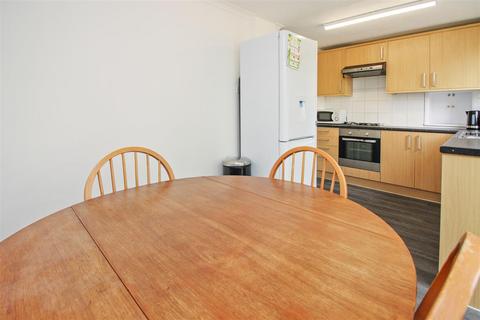 4 bedroom end of terrace house to rent, Bishops Way, Canterbury (UKC)