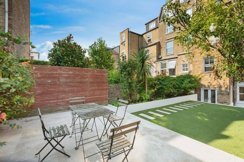 3 bedroom maisonette for sale, Battersea Rise, Between the Commons, London, SW11