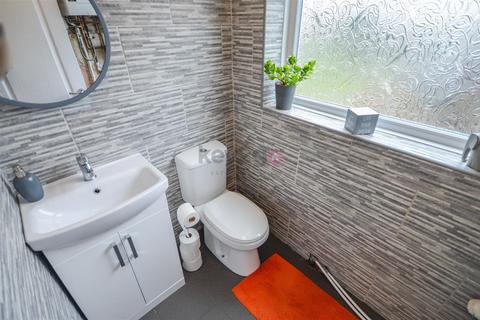 4 bedroom semi-detached house for sale, Hollinsend Road, Sheffield, S12