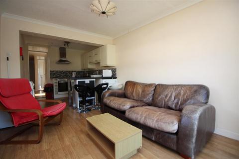 3 bedroom terraced bungalow to rent, Foxdown Close, Canterbury