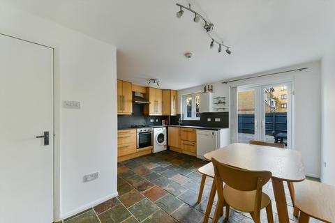 3 bedroom terraced house to rent, Inglewood Close, London, E14