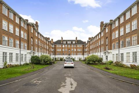 2 bedroom flat for sale, Wimbledon Park Side, Wimbledon Common, London, SW19