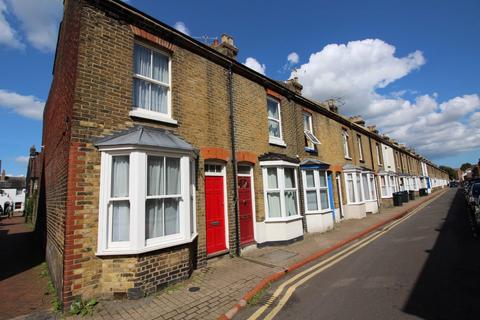 3 bedroom end of terrace house to rent, St Peters Grove, Canterbury