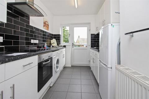 3 bedroom end of terrace house to rent, Godden Road, Canterbury (Hales Place)