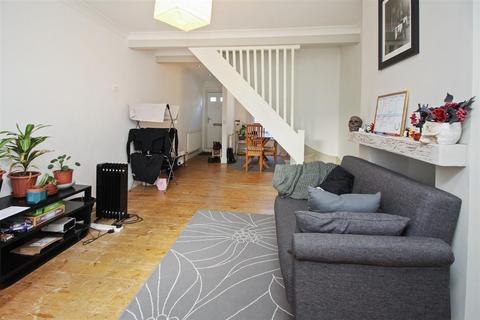 2 bedroom terraced house to rent, Grove Terrace, Wincheap