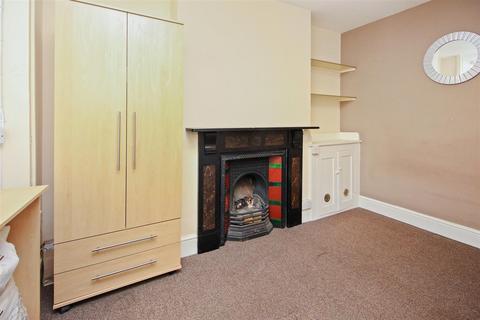 2 bedroom terraced house to rent, St. Peters Grove, Canterbury