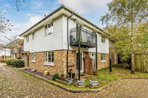 2 bedroom flat for sale, Albion Way, Edenbridge, Kent