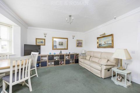 2 bedroom apartment for sale, St Judes Close, Egham TW20