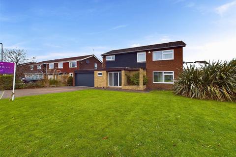 4 bedroom detached house to rent, Haddington Road, Whitley Bay