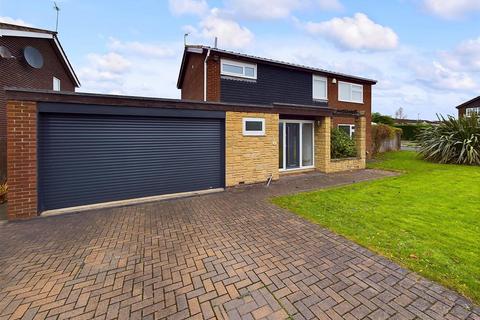 4 bedroom detached house to rent, Haddington Road, Whitley Bay