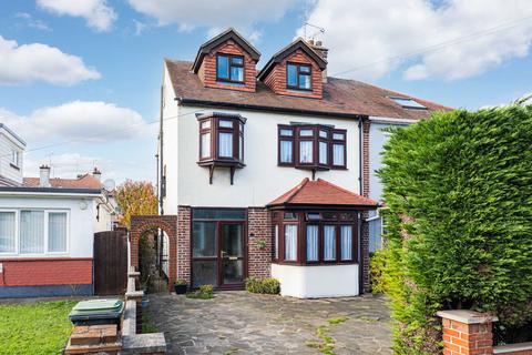 4 bedroom semi-detached house for sale, Hobleythick Lane, Westcliff-on-sea, SS0