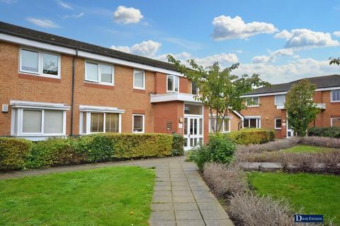 2 bedroom flat for sale, Warwick Close, Hornchurch, RM11