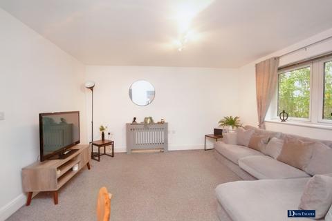 2 bedroom flat for sale, Warwick Close, Hornchurch, RM11