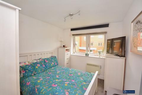 2 bedroom flat for sale, Warwick Close, Hornchurch, RM11