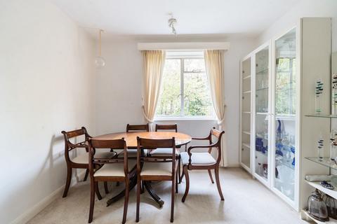 3 bedroom flat for sale, Meadway Court, The Ridings, Ealing W5