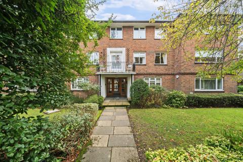 3 bedroom flat for sale, Meadway Court, The Ridings, Ealing W5