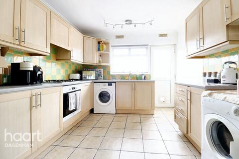 3 bedroom terraced house for sale, Connor Road, Dagenham