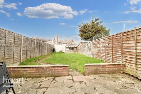 3 bedroom terraced house for sale, Connor Road, Dagenham