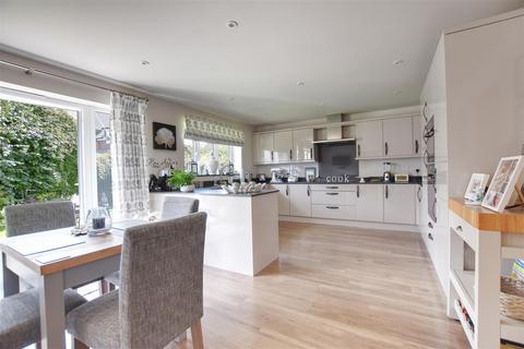 4 bedroom detached house for sale, Thorne Close, Bexhill-On-Sea