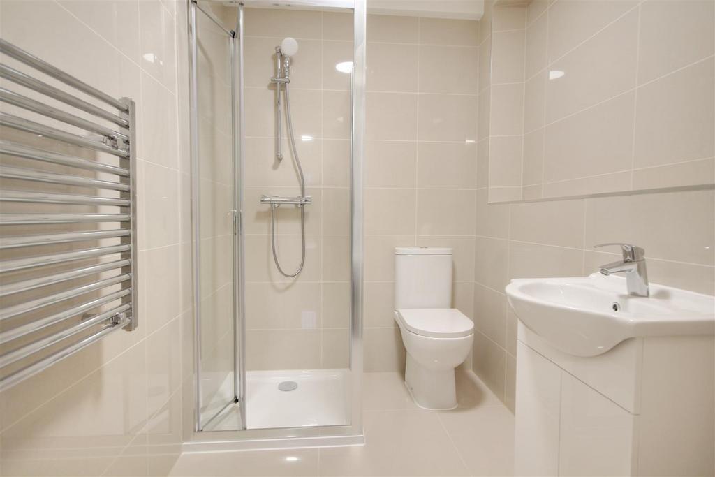 Bathroom 3.jpg