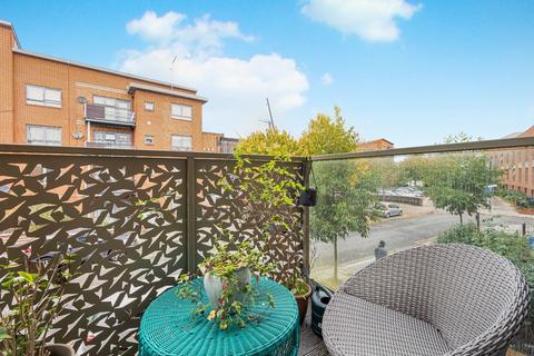 1 bedroom apartment for sale, Benhill Road, London, SE5