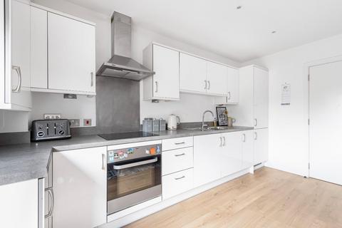 1 bedroom apartment for sale, Benhill Road, London, SE5