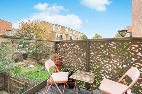 1 bedroom apartment for sale, Benhill Road, London, SE5