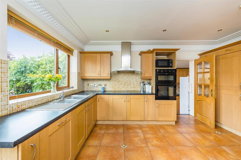 Kitchen / Breakfast Room