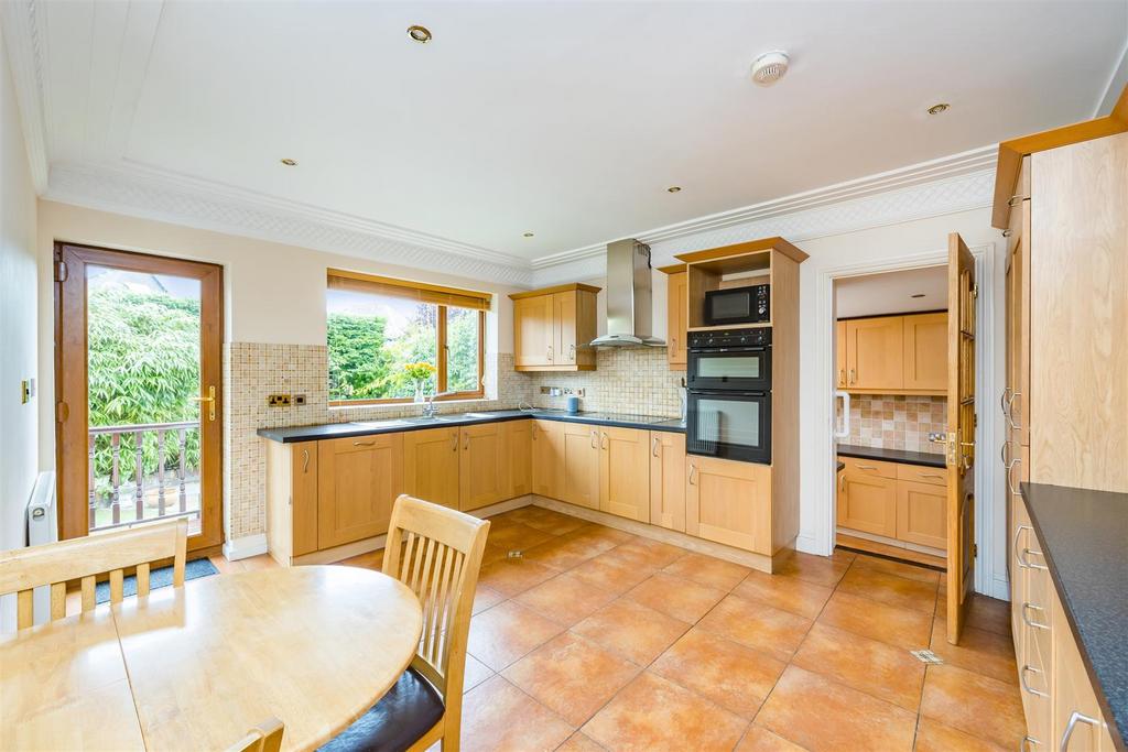 Kitchen / Breakfast Room