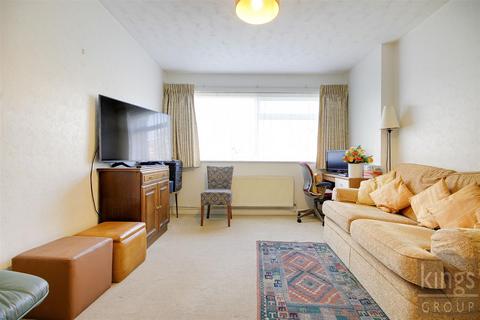 2 bedroom maisonette for sale, Cheviot Close, Enfield