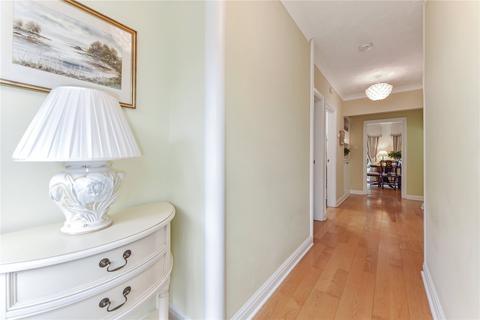 3 Baytree Close, Chichester, PO19 5UF
