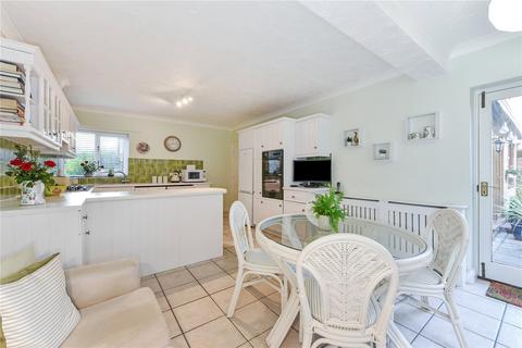 3 Baytree Close, Chichester, PO19 5UF