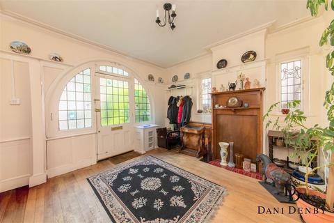 6 bedroom semi-detached house for sale, Ravenscroft Avenue, London NW11