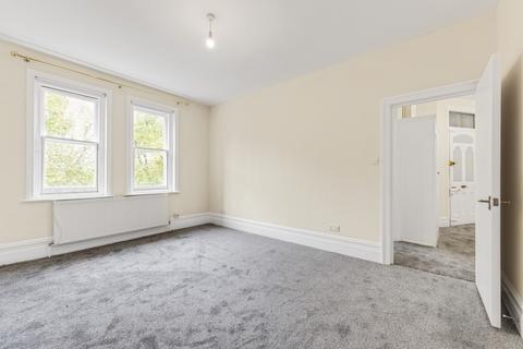 3 bedroom apartment to rent, Grantully Road London W9