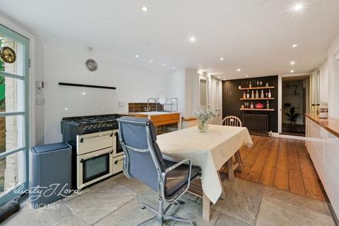 2 bedroom apartment for sale, Mount Pleasant Lane, Clapton, E5