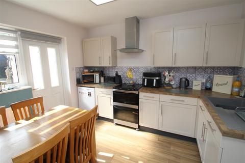 3 bedroom house to rent, Coniston Road, Kings Langley