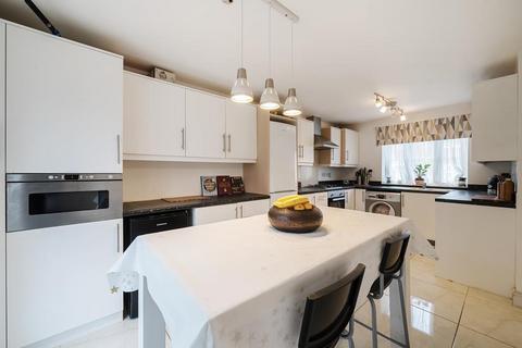 5 bedroom terraced house for sale, Aylesbury,  HP19,  Buckinghamshire,  HP19