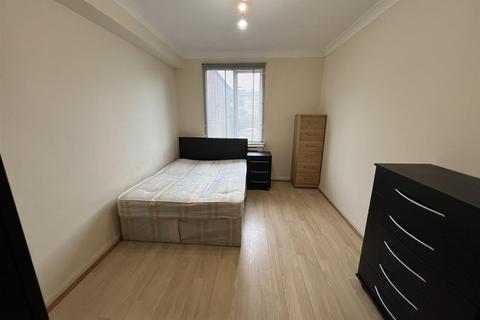 1 bedroom apartment to rent, Windmill Drive, London