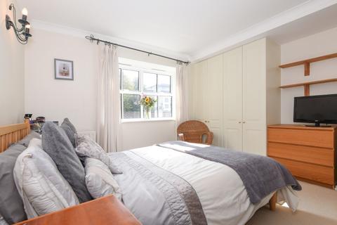 2 bedroom flat to rent, Putney Hill Putney SW15