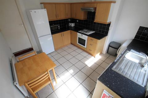 4 bedroom terraced house to rent, Burley Lodge Road, Hyde Park, Leeds, LS6 1QP