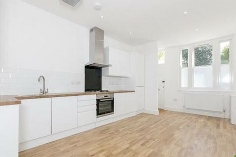 2 bedroom maisonette to rent, Hornsey Road, London, N7