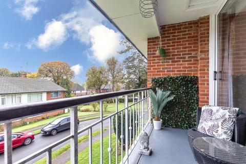 2 bedroom maisonette for sale, Rosemead Close, REDHILL, Surrey, RH1