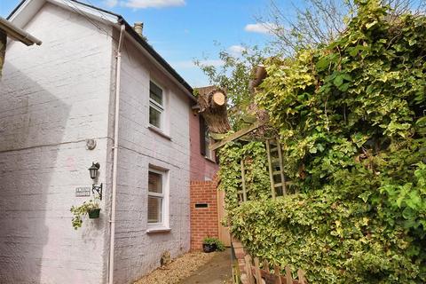 2 bedroom house to rent, High Street, Shanklin, PO37 6NT