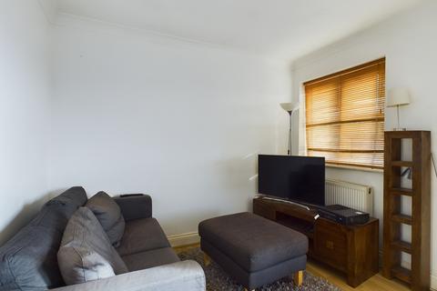 2 bedroom flat to rent, Montgomerie Road, Southsea PO5