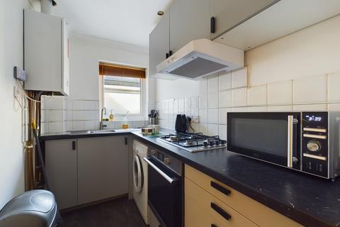 2 bedroom flat to rent, Montgomerie Road, Southsea PO5