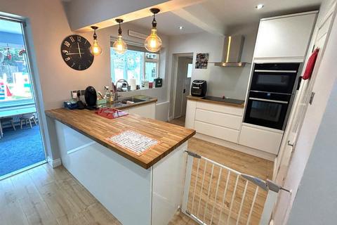 3 bedroom semi-detached house for sale, Tadorne Road, Tadworth KT20