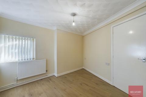 2 bedroom flat to rent, Pentreharne Road, Swansea, SA1