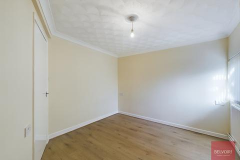 2 bedroom flat to rent, Pentreharne Road, Swansea, SA1